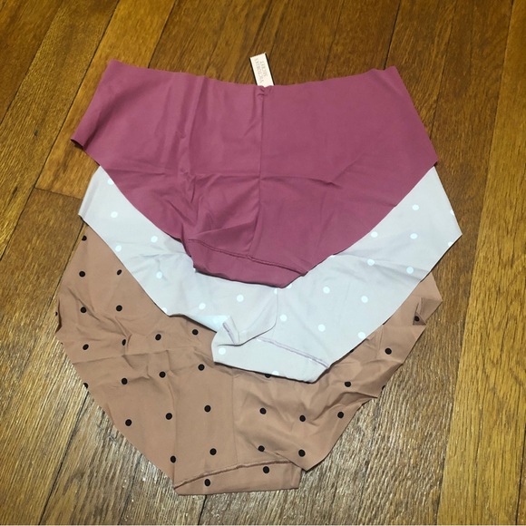 **NWT** Set of 3 Seamless Victoria’s Secret Hiphuggers in Size M - Picture 3 of 7